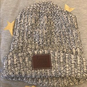 Love your Melon beanie🤍🖤